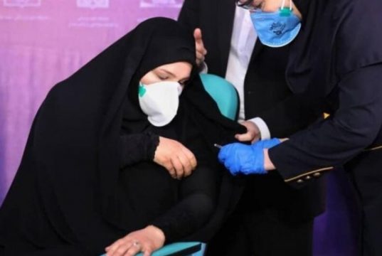 انجام اولین آزمایش برای "واکسن کرونا ایرانی" بر روی یک زن