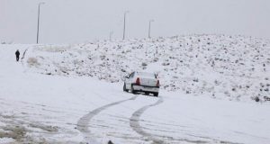 برف و باران در جاده های 25 استان