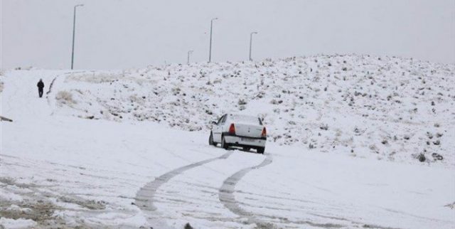 برف و باران در جاده های 25 استان