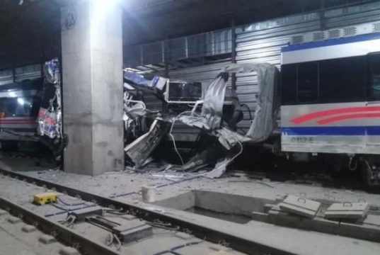 خروج یک واگن قطار شهری