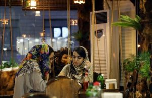 آیا رفتن به رستورانها هنوز خطرناک است؟ رفتن به رستورانها