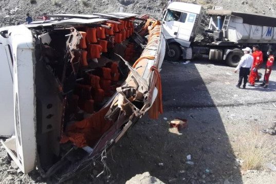 برخورد اتوبوس با تریلر