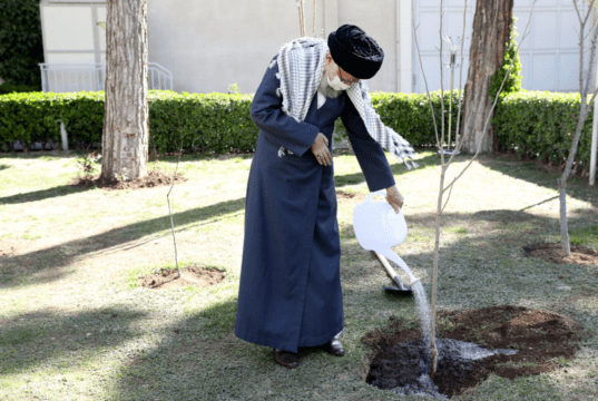 خامنه‌ای با سرطان