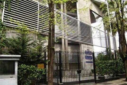 آیا دیپلمات‌های جمهوری اسلامی اسناد سفارت را در آلبانی سوزاندند؟