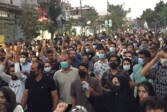 ادامه اعتراضات به مرگ مهسا/ درگیری شديد در دانشگاه علم و صنعت