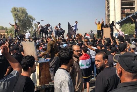 ادامه درگیری‌های لفظی میان جریان صدر‌ و حامیان جمهوری اسلامی