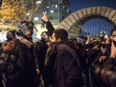 حسین نادری: کشف حقیقت به خیابان رفتم، باتوم خوردم و سرم شکست