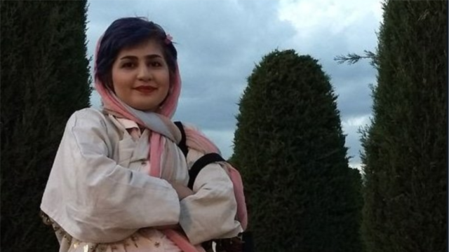 سپیده قلیان در پی اعتصاب غذا به بیمارستان منتقل شد! سپیده قلیان در پی اعتصاب غذا به بیمارستان منتقل شد!