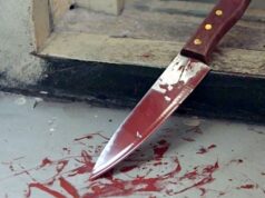 یک روحانی در حال سخنرانی در امامزاده محمد کرج با ضربه چاقو مجروح شد