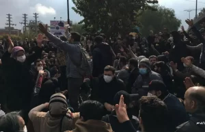 بادکنک های اعتراضی در آسمان ایران؛ "دیکتاتور به پایان سلام کن"