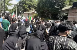 حمله نیروهای امنیتی به دانشجویان دانشگاههای مشهد و فنی تهران حمله نیروهای امنیتی به دانشجویان دانشگاههای مشهد و فنی تهران