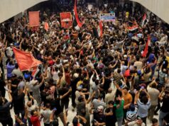 هجوم معترضان عراقی با شعارهای علیه ایران