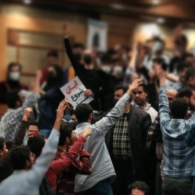 اعتراضات کم سابقه دانشجویان در حضور سخنگوی دولت