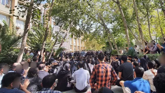 بازاریان ايران در اعتصاب بازاریان ايران در اعتصاب