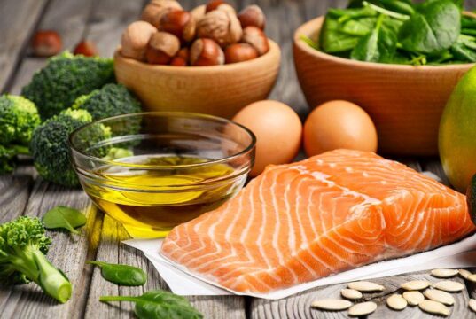 بهترین خوراکی و مواد غذایی برای درمان ریزش موی چیست؟