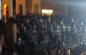تجمع استادان دانشگاه شریف در اعتراض به هتک حرمت دانشگاه