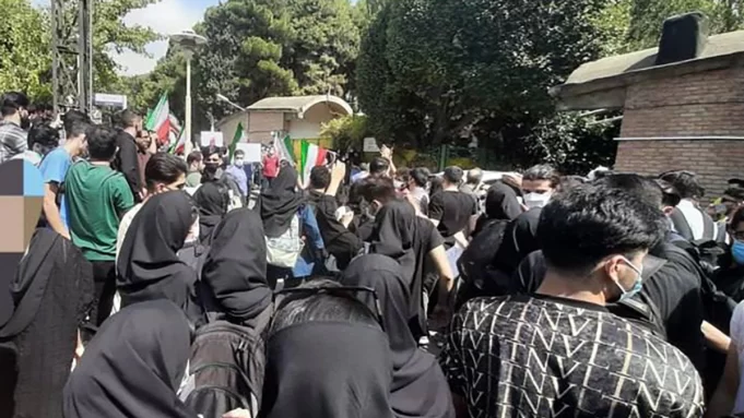 حمله نیروهای امنیتی به دانشجویان دانشگاه‌های مشهد و فنی تهران