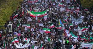 روزنامه وابسته به سپاه آلمان را به دلیل میزبانی تجمع تاریخی ایرانی‌ها تهدید کرد