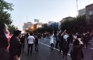 تیراندازی ماموران به سوی مردم معترض در ايران