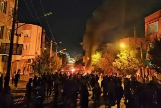 آتش‌زدن دفتر نمایندگی خامنه‌ای در رودسر!