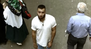 امیررضا خادم: ابتدا امثال توماج صالحی را آزاد کنید، بعد به کریمی بگویید برگردد