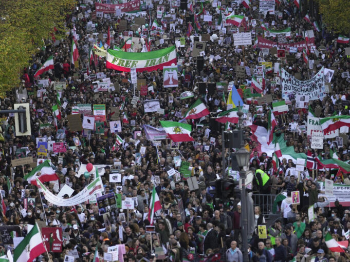 جزئیات حمله در برلین به تحصن ایرانیان حامی اعتراضات ایران
