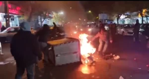 اعتراضات شبانه در مهاباد و بوکان با برافروختن آتش