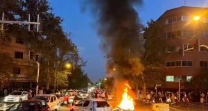 تداوم اعتراضات در ايران؛ مردم در نقاط مختلف تهران و کرج شعارهای ضد حکومتی سر دادند