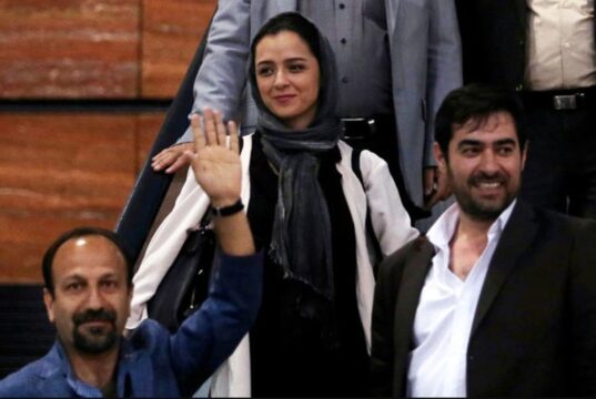 حضور شهاب حسینی مقابل زندان اوین