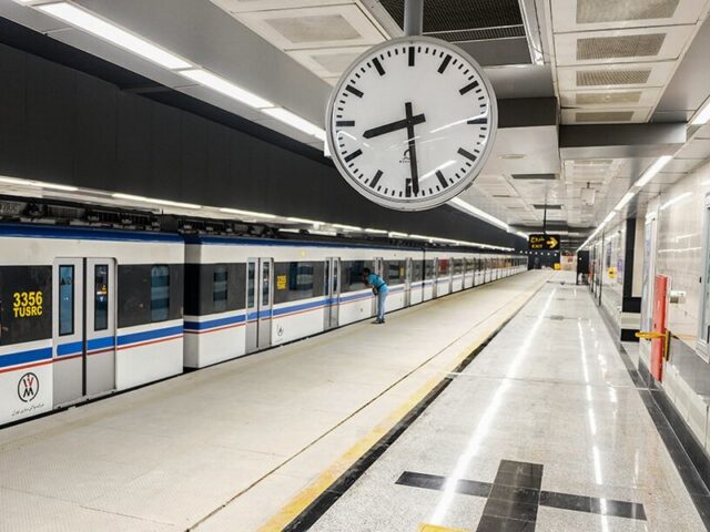 شعارهای ضد حکومتی در چند ایستگاه متروی تهران شعارهای ضد حکومتی در چند ایستگاه متروی تهران