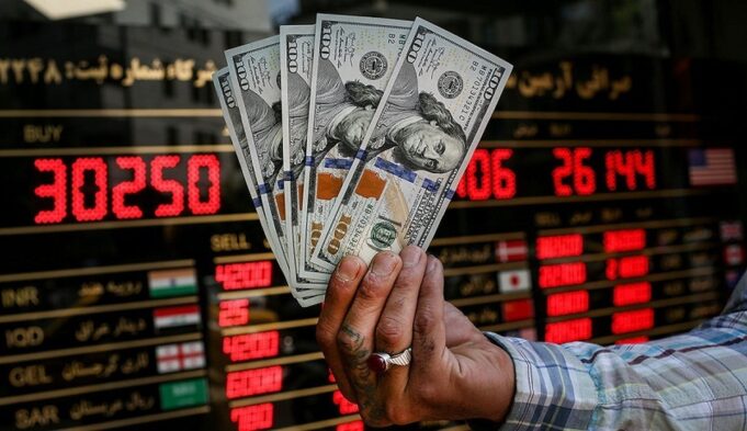 قیمت دلار در ایران نزدیک به ۴۰ هزار تومان شد