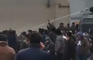 استفاده از ماشین آبپاش علیه زلزلهزدگان در خوی! استفاده از ماشین آبپاش علیه زلزلهزدگان در خوی!