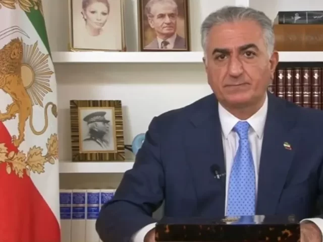 علی کریمی: به شاهزاده رضا پهلوی وکالت می‌دهم