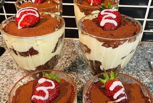 در ۱۰ دقیقه؛ مینی تیرامیسو فنجانی درست کنید