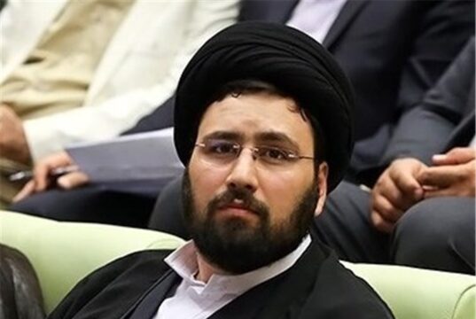 نوه خمینی: حکومت را به دست برآیند ملت ایران بدهیم