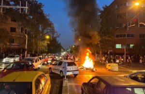 به آتش کشیدن پایگاه بسیج در سنندج به آتش کشیدن پایگاه بسیج در سنندج