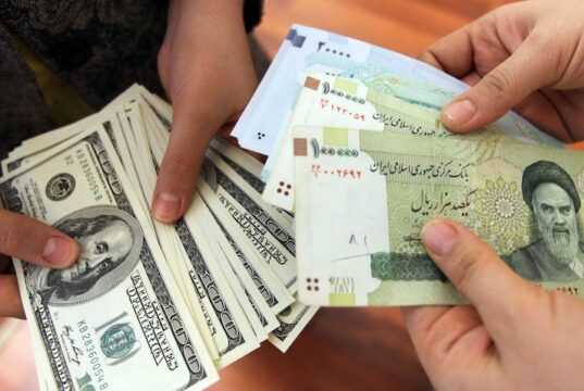 اعتراضات به افت شدید ارزش پول ملی کشور