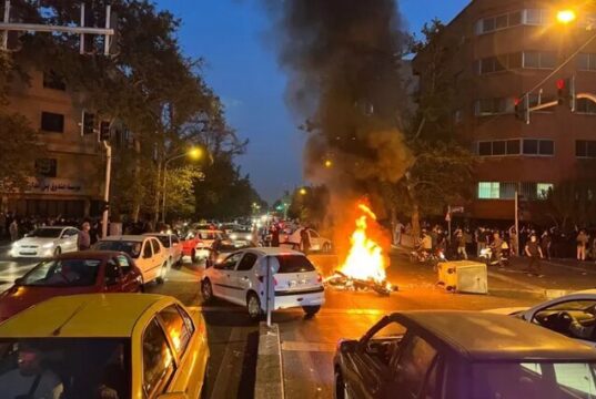 به آتش کشیدن پایگاه بسیج در سنندج