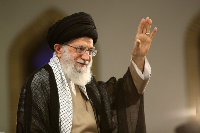 پیام خامنه‌ای به گروه‌های مختلف سیاسی؛ نق نزنند