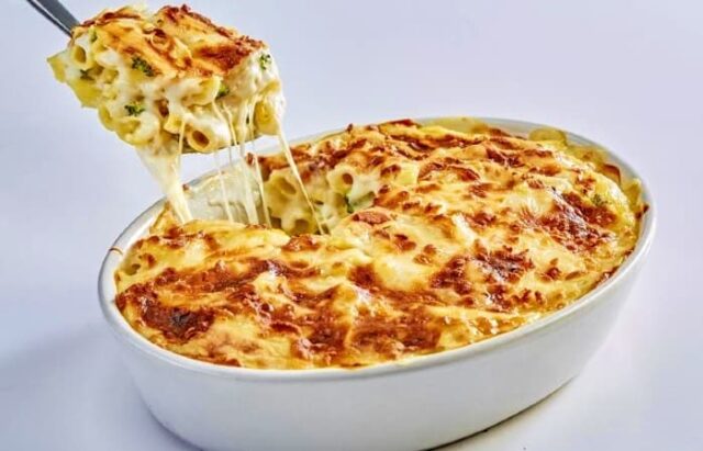 طرز تهیه پاستا با سس بشامل در خانه