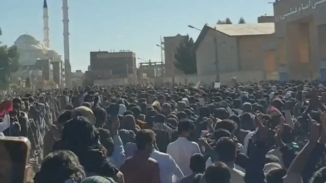 مقاومت مردم زاهدان در برابر نیروهای امنیتى