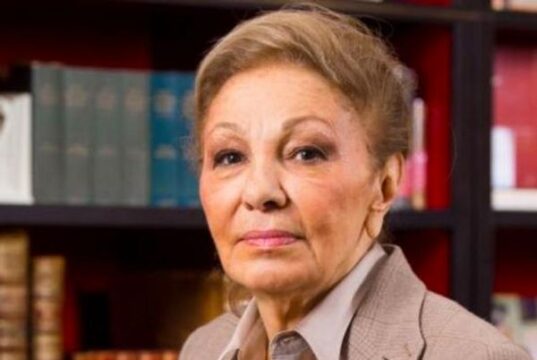 واکنش شهبانو فرح پهلوی به مسمومیت دانش آموزان چیست؟
