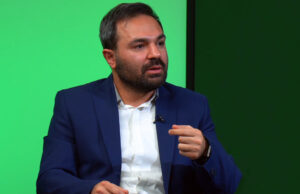 یک استاد دانشگاه تهران به دلیل "حمایت از دانشجویان معترض" اخراج شد.