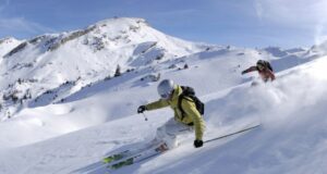 سقوط یک اسکی‌باز در یخچال طبیعی