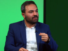 یک استاد دانشگاه تهران به دلیل "حمایت از دانشجویان معترض" اخراج شد.
