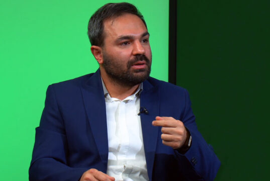 یک استاد دانشگاه تهران به دلیل "حمایت از دانشجویان معترض" اخراج شد.