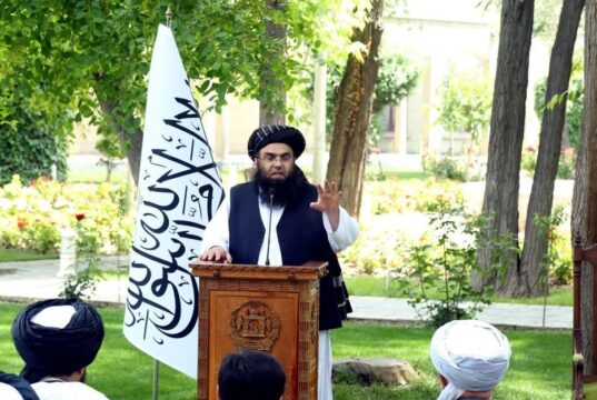 تمسخر ابراهيم رئيسى توسط طالبان: این بشکه را بگیر و حمله نکن، ما می‌ترسیم