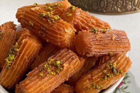 راهنمای تهیه زولبیا و بامیه خانگی: طعمی مانند قنادی در خانه