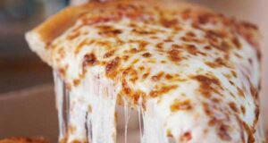 طرز تهیه پیتزا سه پنیره راهنمایی برای تهیه پیتزای شیرین و لذیذ با ترکیب سه نوع پنیر مختلف