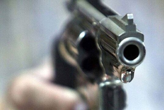 حادثه تیراندازی در بیمارستان منوجان: سه نفر زخمی شدند